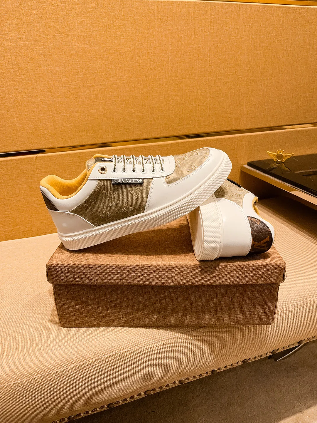Men's shoes💰 400💰[LV]🔥Louis Vuitton, high-end men's shoes brand, official website 1:1 latest masterpiece: the upper is made of Italian imported first-layer cowhide with a comfortable and breathable lining➕original non-slip and wear-resistant outsole🔥, making walking more convenient and comfortable! An exclusive new model, a stunning work, a beautiful 1:1 replica [color] compared to the official quality! Create a fashionable personality to set off your uniqueness! A must-have for trendy men! Classic 🔥Size: 38-44 Color: 🔥 3⃣️colors available🔥.